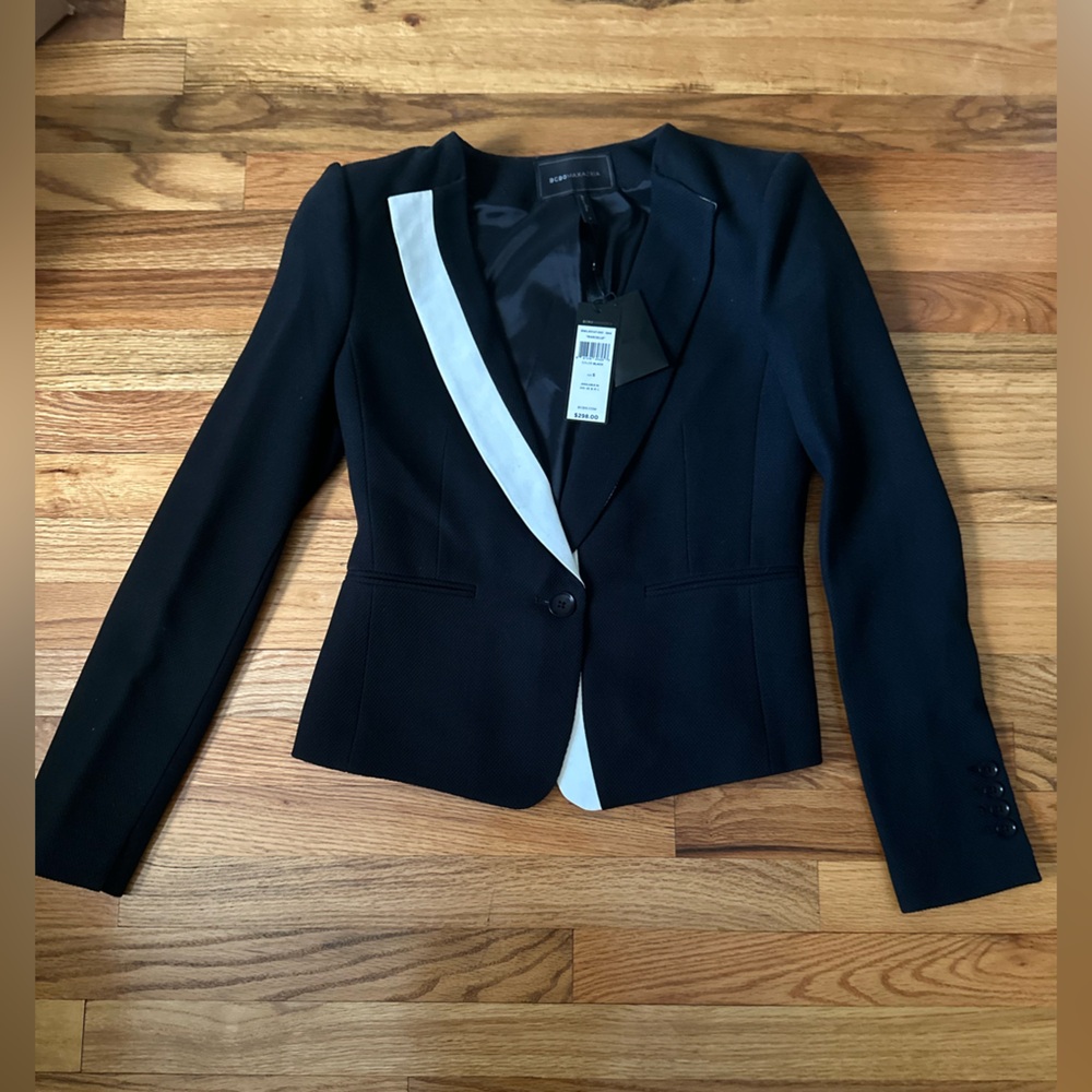Brand new women’s blazer.
